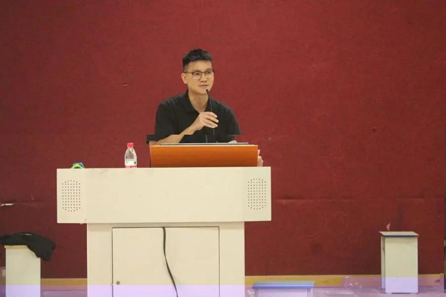 王政老師主持會議.jpg