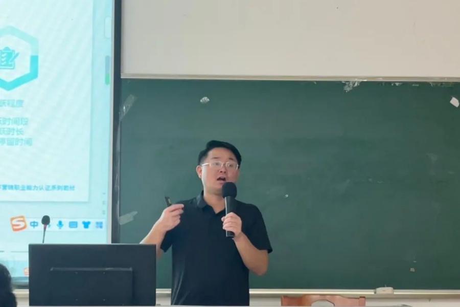 企業老師講解1.jpg